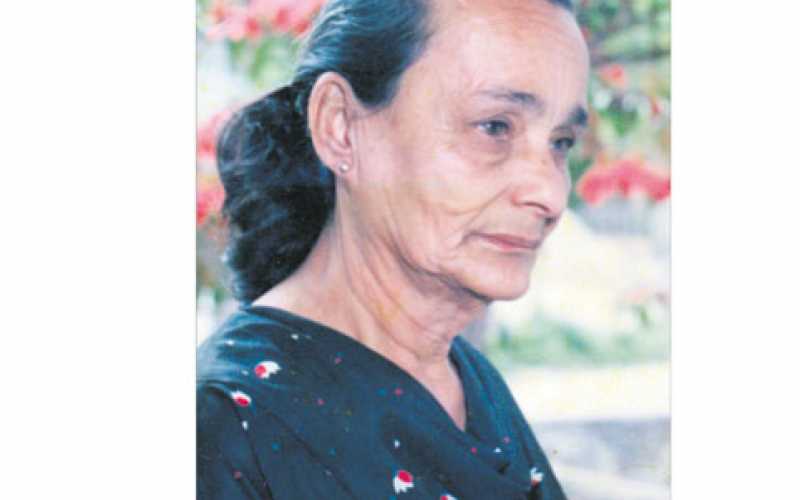 Gracias madre mía por haber estado a  mi lado, gracias madre por dejarme esos bellos recuerdos, porque cerrando mis ojos yo te v