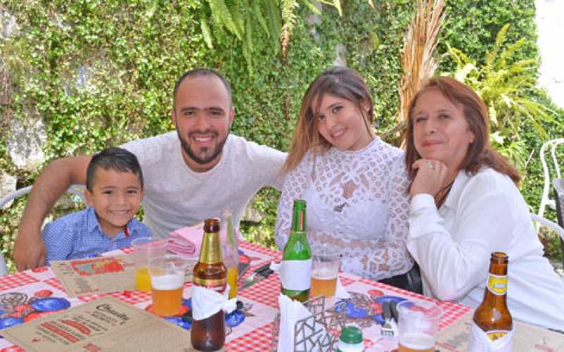 Juan Ángel Lara Franco, Juan David Lara Muñoz, Laura Lara Muñoz y Gloria María Muñoz García.