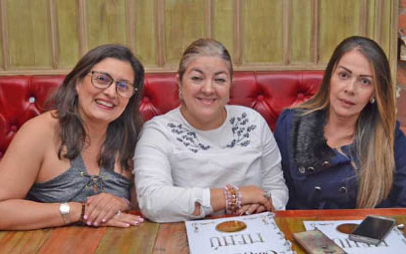 Luz Marina Muñoz Ocampo, Johanna Valencia Parra y Patricia Ortiz Agudelo.