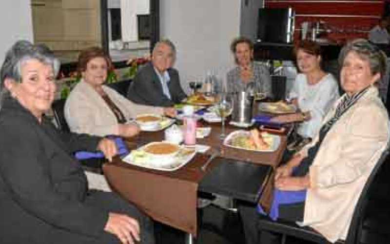 Clemencia Ocampo Escobar, Dilia Estrada de Gómez, Ómar Yepes Alzate, Juanita Arango Pinzón, Luz María Pinzón Gómez y Victoria Eu