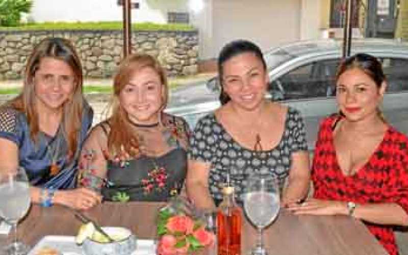 Margarita Calderón Agudelo, Hilda Lorenza Aristizábal Carmona, Carolina Tabares Velásquez y Gloria Matilde Hernández Clavijo.