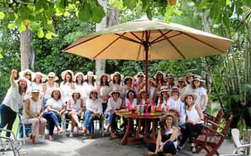 Asistentes a la celebración de los 35 años de egresadas del Colegio Santa Inés.