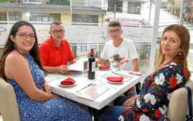 Valentina Tabares Morales, Néstor Duque Méndez, Santiago Tabares Morales y María Teresa Morales Morales.