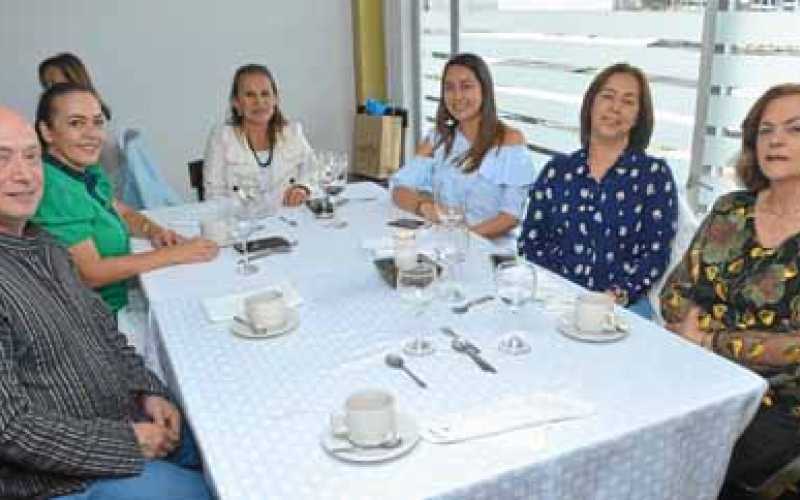 Bernardo Moreno Correa, María Victoria López, Martha Isabel Robledo Cardona, Carolina Hoyos Londoño, Aracelly Londoño Marín y Zu