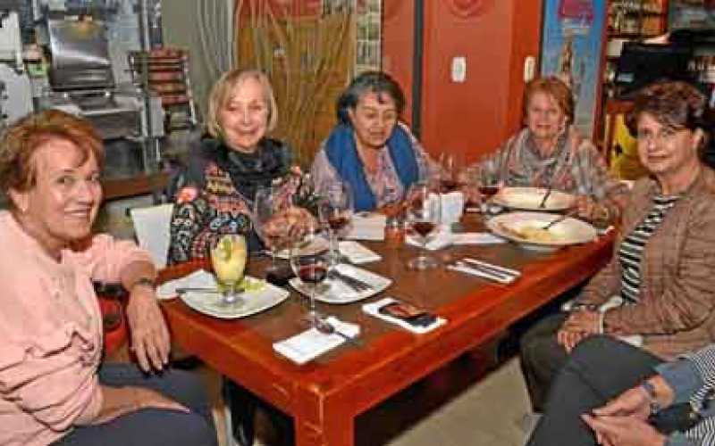 María Isabel Gutiérrez Botero, Matilde Cuartas Villegas, María Victoria Ocampo Charry, Lucero Villegas de Michel y Luz María Pin