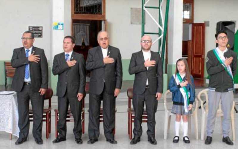 William Humberto Mipaz Medellín, coordinador de Convivencia; Carlos Alberto Flórez Peláez, coordinador Académico; presbítero Fer
