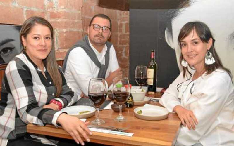 Beatriz Restrepo García, Carlos Hugo Aristizábal Mejía y Martha Kattan Villegas.