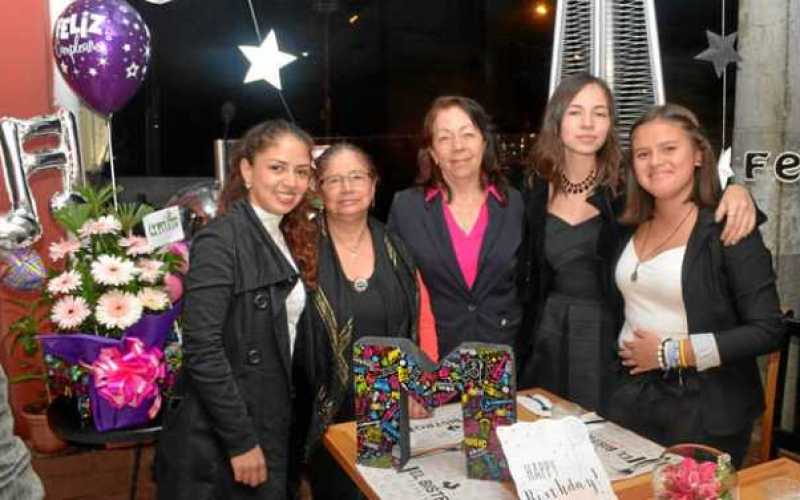 María Medina, Luz Marina Medina, Bertha Mejía Fernández, María José Corrales Medina y Manuela Gómez Becerra.