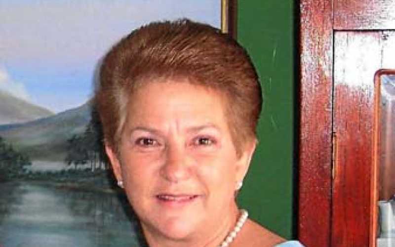 A la memoria de  Cristina Gómez de Trujillo