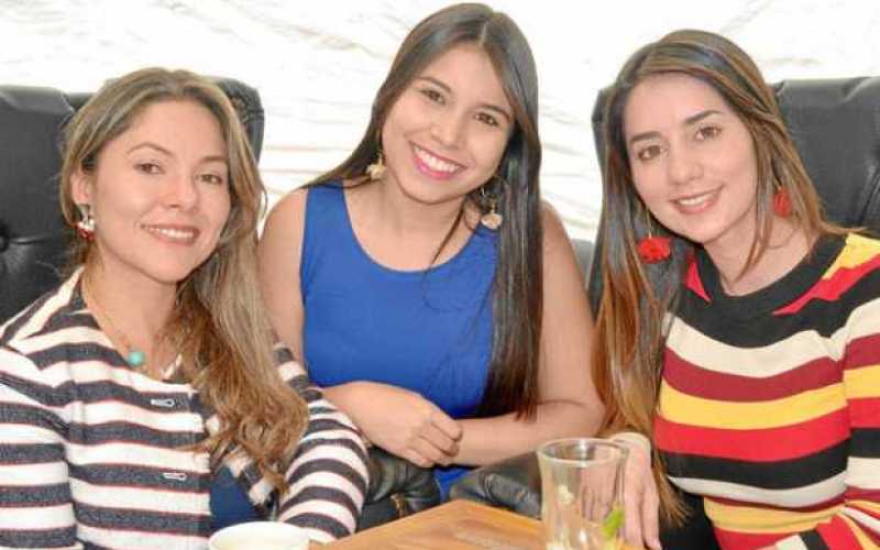 Janeth Restrepo Hernández, Natalia Ordóñez González y Diana Fernanda Candamil Arredondo – cumpleaños, se lo celebran sus amigas.