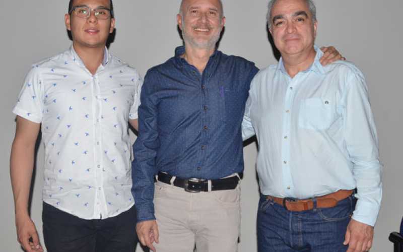 Luis Miguel Gallego Sepúlveda, editor de la Universidad de Caldas; Octavio Escobar Giraldo, director cultural de la Feria del Li