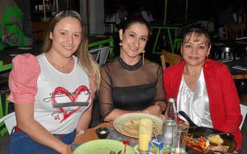 Diana Carolina Correa Meza, Bibiana Marín Díaz y Carmenza Giraldo Echeverri.