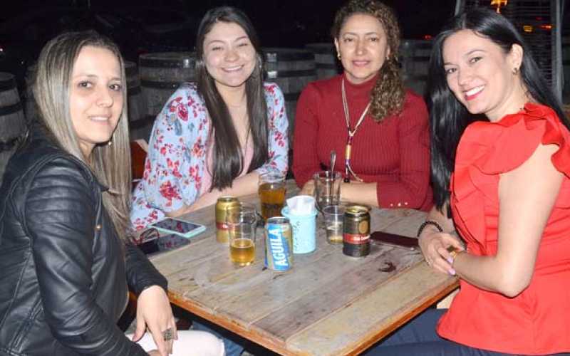 Viviana López Cuervo, Valentina Giraldo Piedrahíta, María Soranlly Retrepo Londoño y Viviana Cobos Rodríguez.