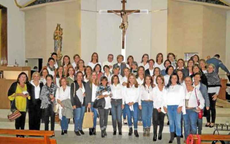 Grupo de asistentes al encuentro de exalumnas.