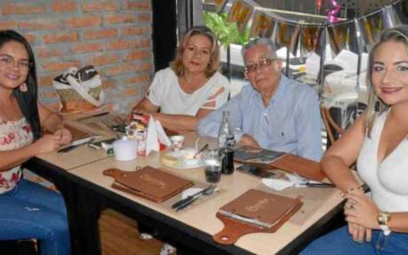 Tatiana Loaiza Martínez, Amparo Martínez de Loaiza, Humberto Loaiza Escalante y Lesly Johana Loaiza Martínez.