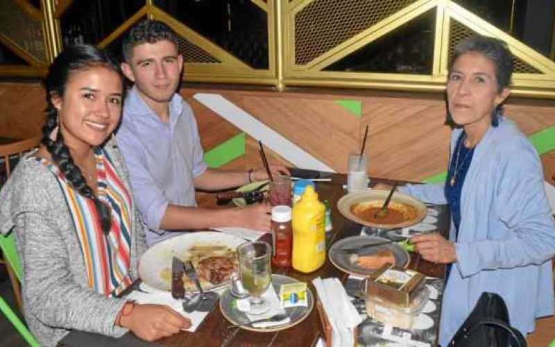 María Fernanda Cortés Delgado, Nicolás Acosta Cardona y Flor Delgado Rey.