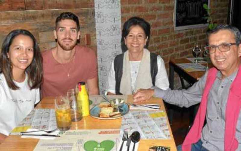 Guadalupe Vásquez Orozco, Anthony Neroni, Martha Cecilia Orozco Ospina y Jaime Alberto Vásquez Maya.