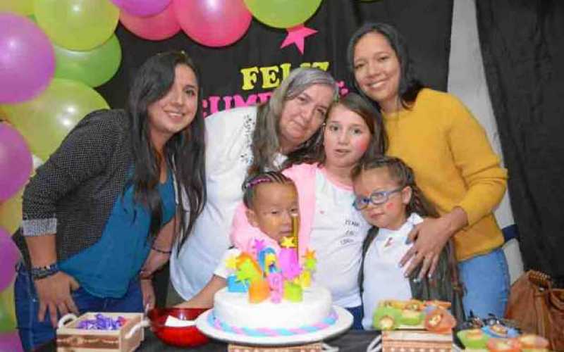 Mónica Noriega Valencia, Aura Valencia de Noriega, Marta Patricia Noriega Valencia, Mariana Noriega y Luciana Aristizábal Norieg