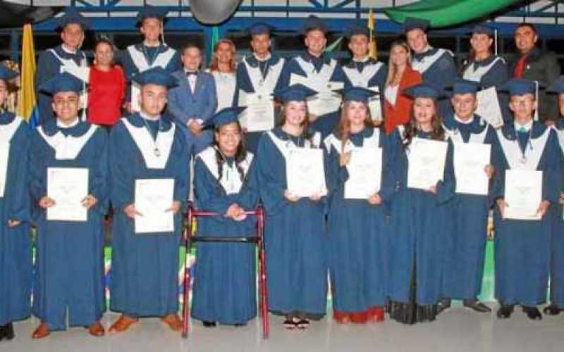 Alumnos del Colegio Campestre San Gabriel que recibieron su título de Bachilleres.