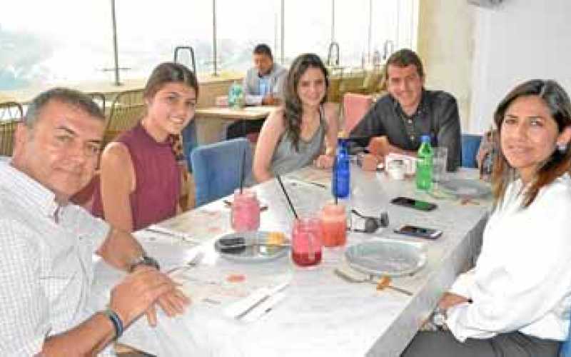 Juan Carlos Ospina Isaza, María Paula Ospina Patiño, Valentina Restrepo Rodríguez, Juan Pablo Ospina Patiño y Luz Amparo Patiño 