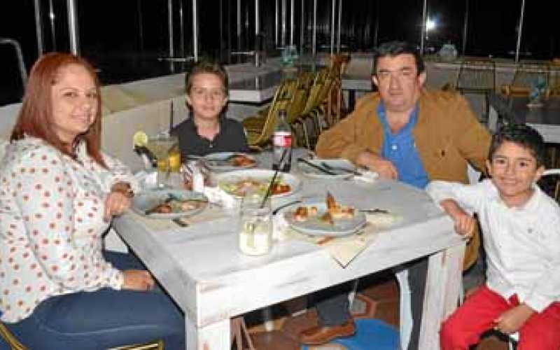 Paula Valencia Mosquera, Samuel Londoño Valencia, Orlando Londoño Betancourt y Simón Londoño Valencia.