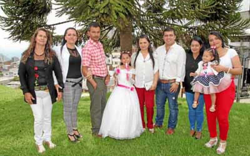 Mercedes Cortés, Sandra Patricia Cortés, Alonso Palacio, Valeria Palacio Cortés, Adriana Carmona Cortés, Alexis Díaz Quintero, L