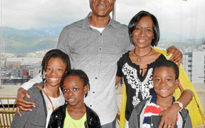 Vini Onyemah, Ifeoma Onyemah, Ezinne Onyemah, Lotanna Onyemah y Kambili Onyemah.