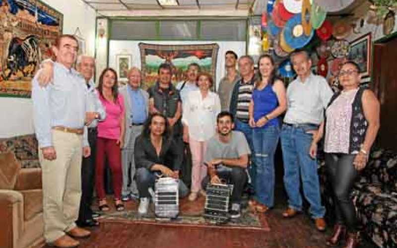 Asistentes al encuentro tanguero en el que disfrutaron de la música argentina.