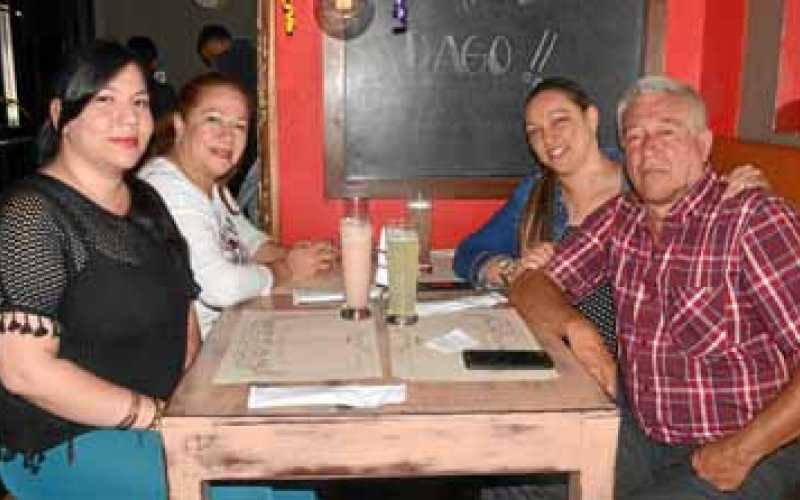 Lorena Martínez Martínez, Ana Ligia Martínez Muñoz, Ángela Bibiana Orozco Villegas y Agobardo Orozco.