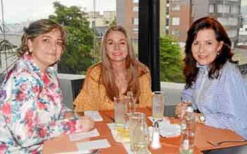 Ángela María Restrepo Quintero, Ángela Osorio Talero y Adriana Hoyos Rendón.