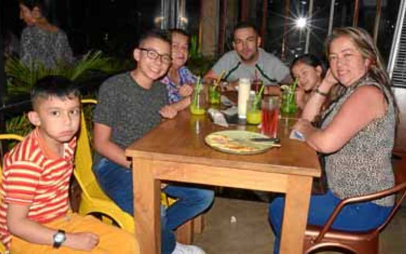 Emmanuel Otero Pineda, Yulián Otero Pineda, Luz Mary Bedoya de Pineda, Cristian Pineda Bedoya, Sarita Pineda Guinand y Adriana P