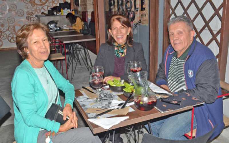 Ofelia Ortiz Londoño, Amanda Ortiz Londoño y Óscar Londoño Osorio.