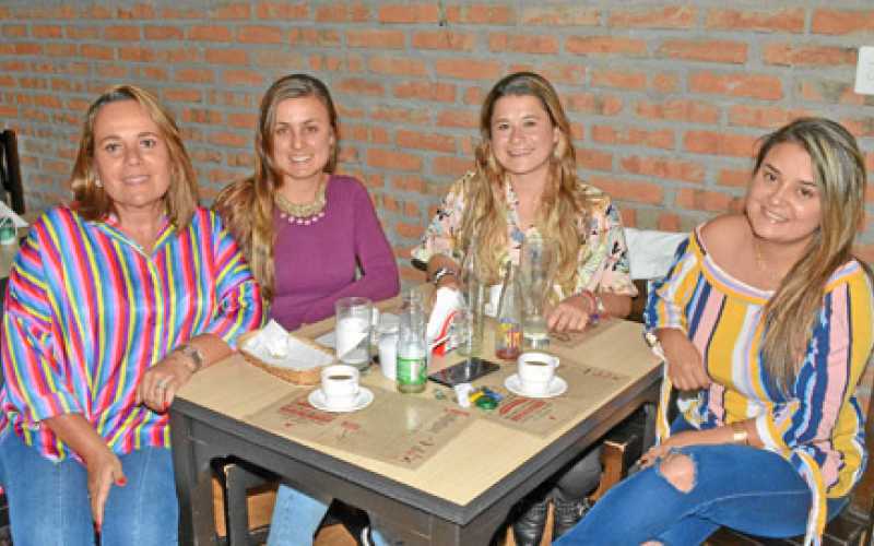 Ángela María Mejía Mejía, Carolina Aristizábal Quintero, Valentina Llano Gil y Ana María Morales Hena