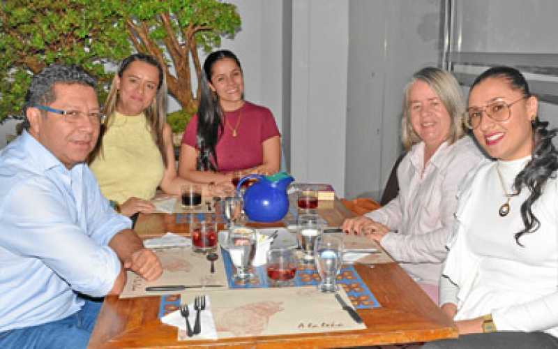 Benjamín Albarán Galvis, Liliana Henao Naranjo, Mónica Ramírez Patiño, Dora Trujillo Aristizábal y Mónica López Giraldo.
