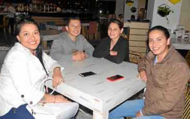 Clemencia Rave, Alexánder Álvarez Rave, Vanessa Loaiza Sánchez y Daniela Echeverri Campeón.