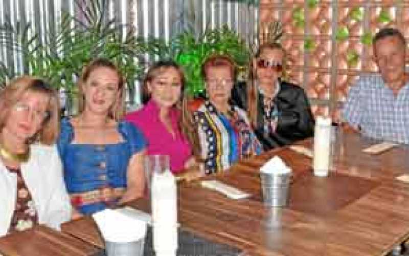 Luz Marina Serna Espinosa, Julieta Serna Espinosa, Liliana María Serna de Mazuera, María Ligia Espinosa de Serna, Gloria Serna E