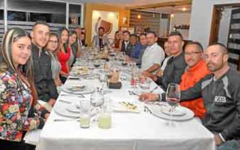 Funcionarios de Café Redes que celebraron los 21 años de la compañía.