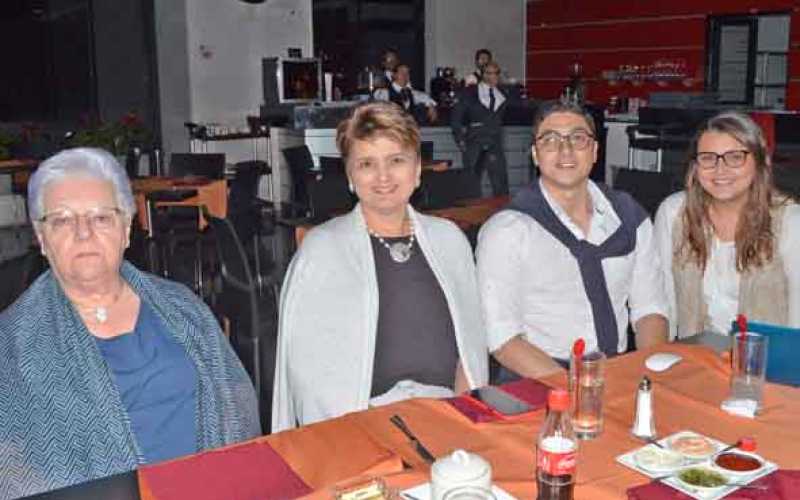 Olga de Botero, María Cristina Botero Arango, Jaime Bedoya Orozco y Manuela Londoño Botero.