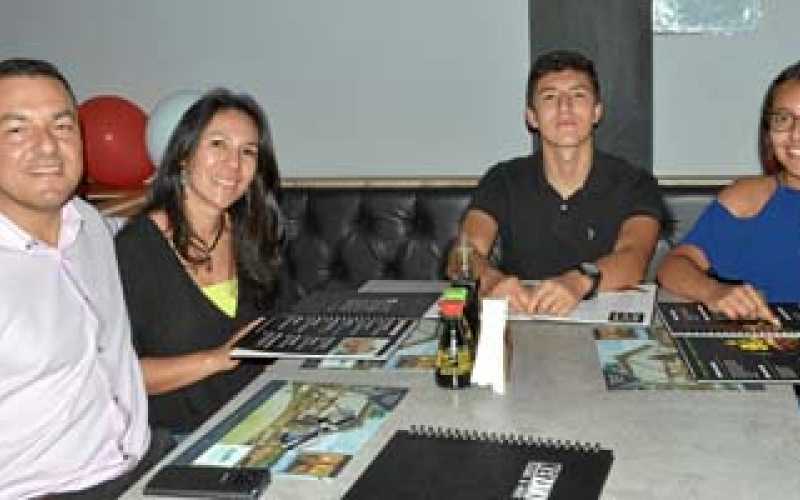 Jorge Enrique González Cardona, Adriana García Vargas, Santiago González García y Camila González García.