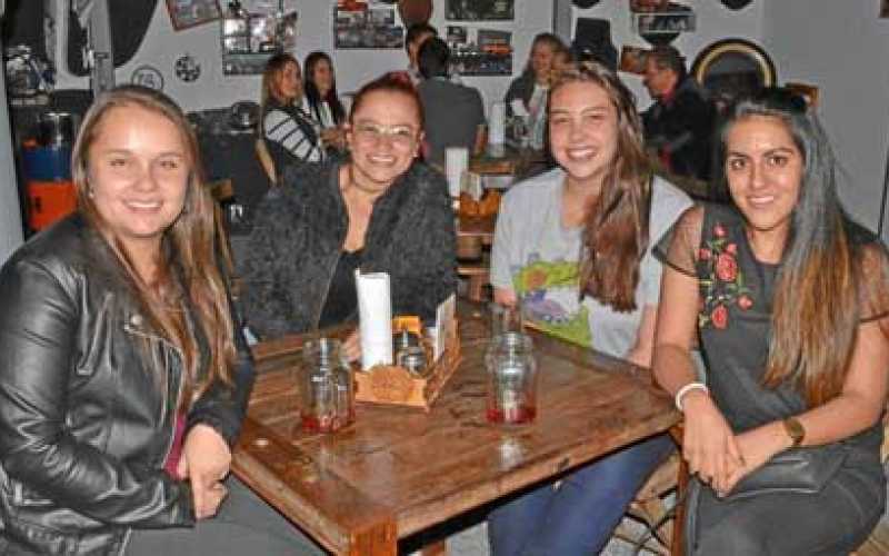 María Alejandra Márquez Ríos, María Inés Toscano Londoño, Juliana Duque Naranjo y Daniela Valencia Buriticá.