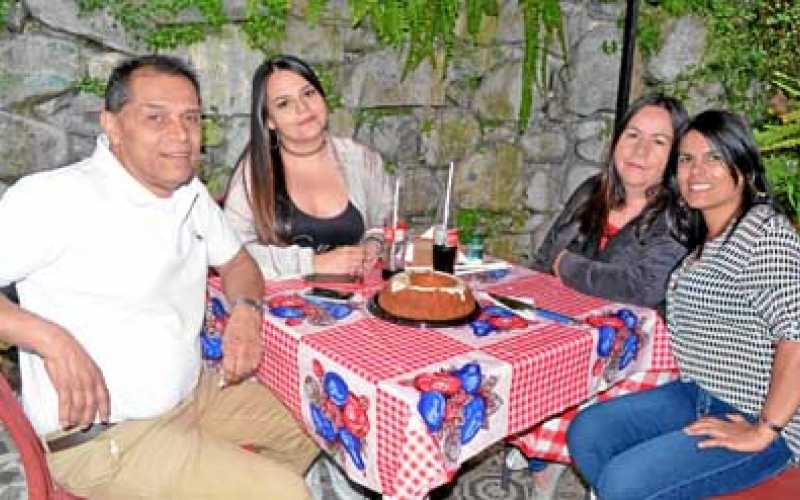 Azaín Mejía Mejía, Daniela Mejía Rivera, Doralba Rivera Agudelo y Lorena Mejía Rivera.