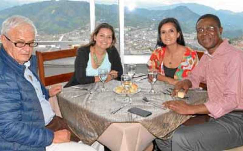 Fernán Escobar Botero, Marcela Escobar Arango, Lina María Ramírez Londoño y Vini Onyemah.
