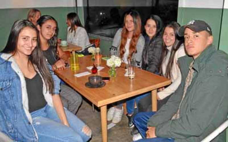 Salomé Vásquez Alzate, María José Jaramillo Vallejo, Mariana Díaz Arango, Manuela Arbeláez Cárdenas, Sofía Mejía Ochoa y Steven 