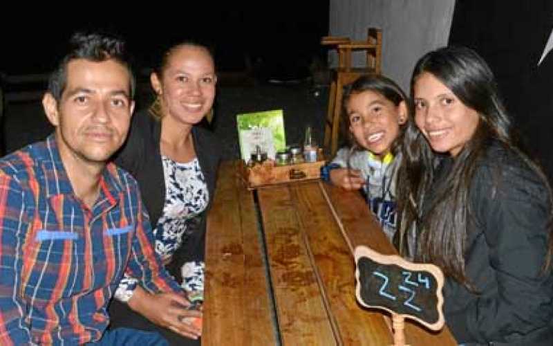 Jairo Rico Rojas, Ángela Escobar Gutiérrez, Gabriela Rico Escobar y Camila Rico Escobar.