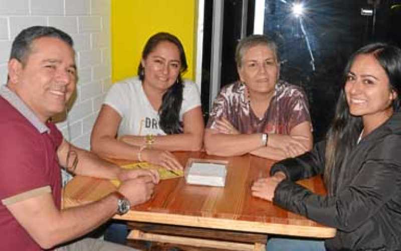 Carlos Eduardo Guarín Gil, Miriam Janeth Posada Loaiza, María del Pilar Ospina Echeverri y Luisa María Guarín Posada.