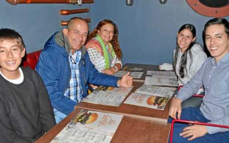 Esteban Gómez Galindo, Carlos Gómez Medina, Norma Galindo Duque, María Alejandra Calvo Herrera y Daniel Gómez Galindo.