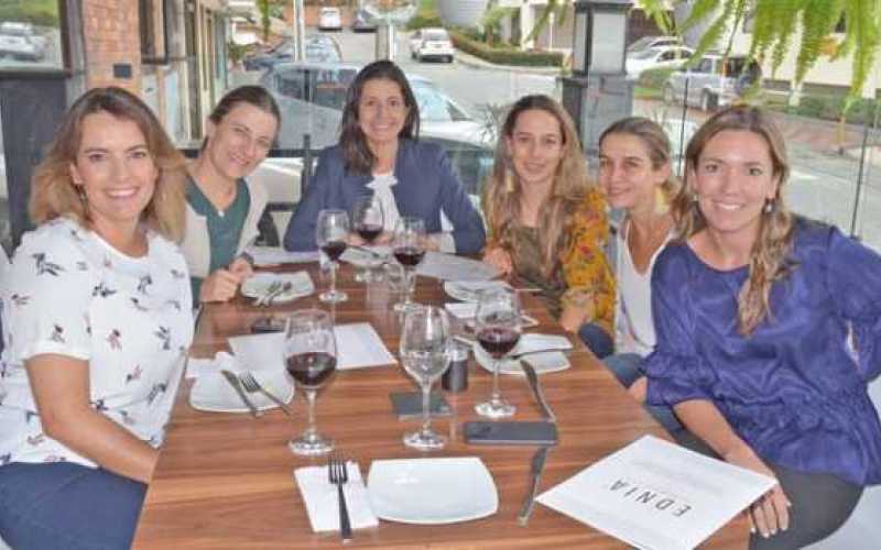 Daniela Zuluaga Gaviria, Catalina Fajardo Naranjo, Luisa López Grajales, Mariana Restrepo Salazar, Andrea Restrepo Salazar y Man