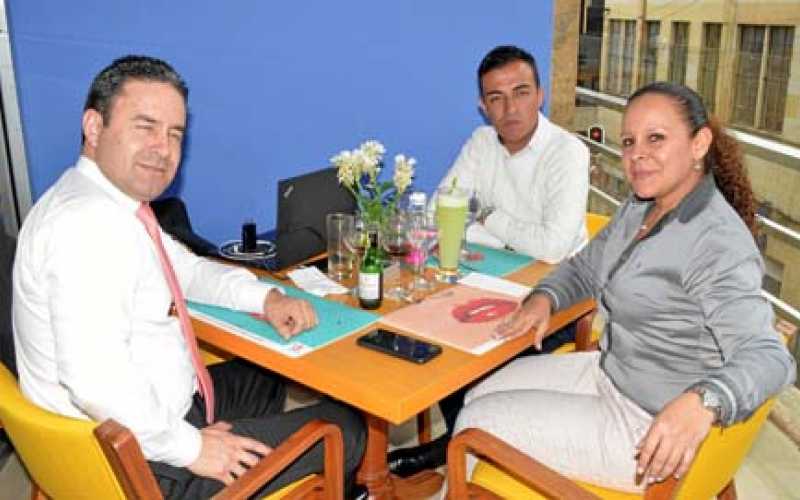 Foto | José Fernando Tangarife | LA PATRIA Eduard Gómez Galvis, gerente de Afianza Fondos; Diego Velandia Santos, director comer