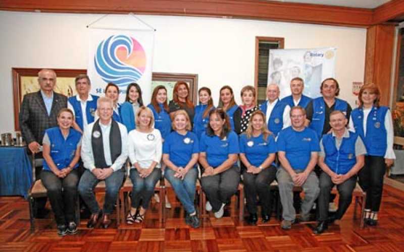 Victoria Lucía Vieira Salazar, John Hipes, Karen Hipes, Sue Kinker, Sandra Kiney, Olga Narváez, Mike Stevenson y Óscar Posada Tr