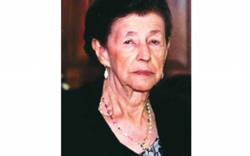 En el primer aniversario del fallecimiento de ADELFA MARÍN DE ARIAS, su familia invita a las eucaristías que se oficiarán hoy: 3